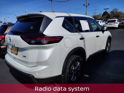 Used 2024 Nissan Rogue S image 4