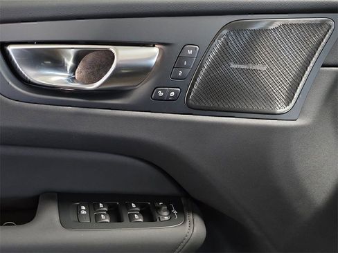 New 2026 Volvo XC60 B5 Ultra w/ Climate Package image 21