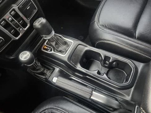 Used 2018 Jeep Wrangler Unlimited Sahara AWD/4WD image 16
