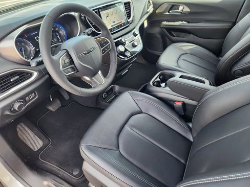 New 2026 Chrysler Voyager LX FWD image 12