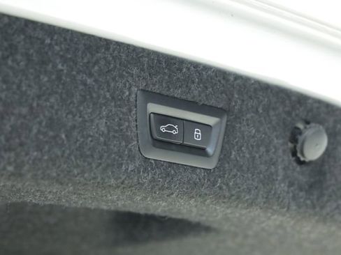 Used 2023 BMW 540i w/ Convenience Package image 42