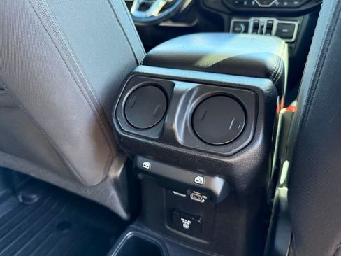 Used 2020 Jeep Wrangler Unlimited Sahara image 18
