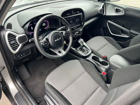 Used 2023 Kia Soul LX FWD image 13