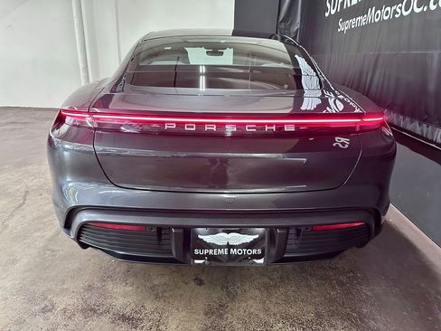 Used 2021 Porsche Taycan image 8