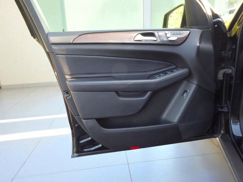 Used 2019 Mercedes-Benz GLE 400 4MATIC image 23