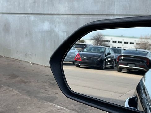 Used 2025 Kia K4 LXS image 19