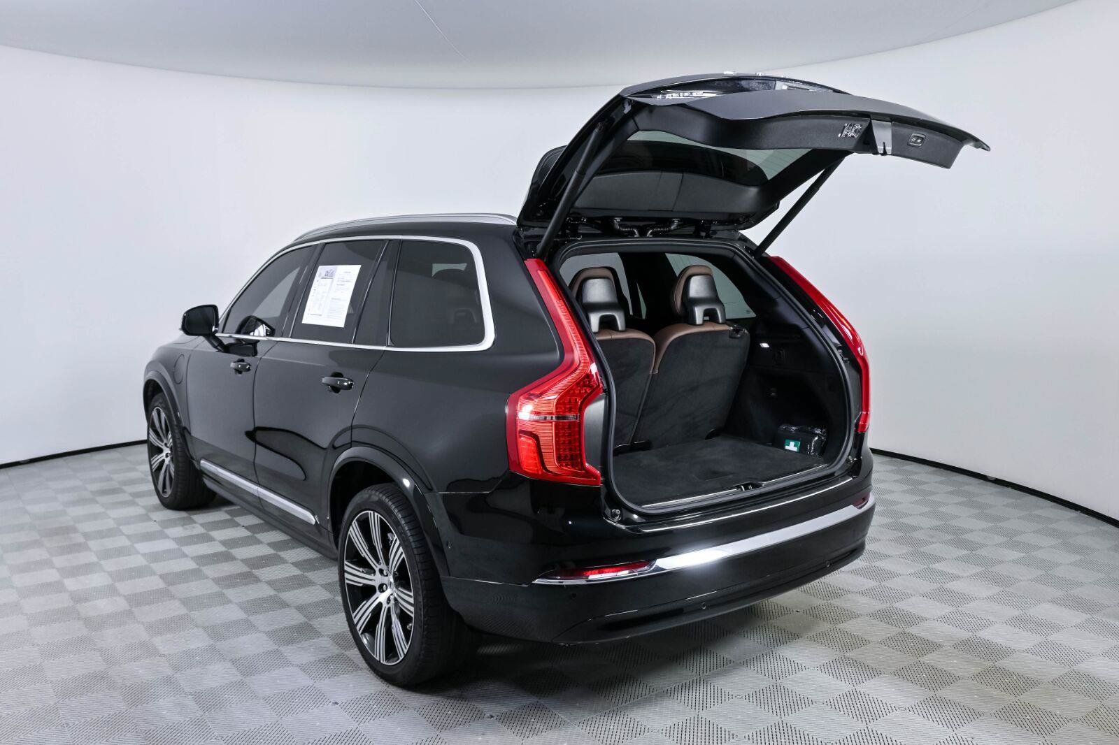 Certified 2024 Volvo XC90 T8 Plus w/ Protection Package Premier AWD/4WD image 32