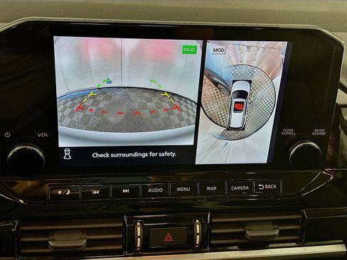 Used 2025 Nissan Pathfinder SL image 23