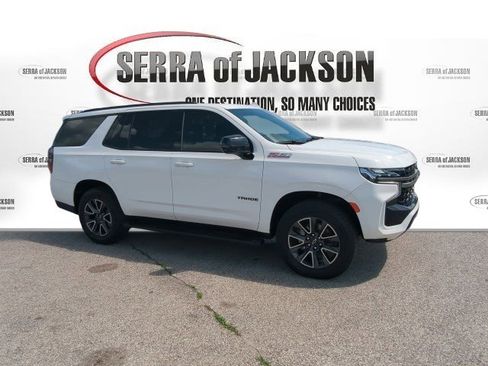 Used 2022 Chevrolet Tahoe Z71 w/ Luxury Package AWD/4WD image 9
