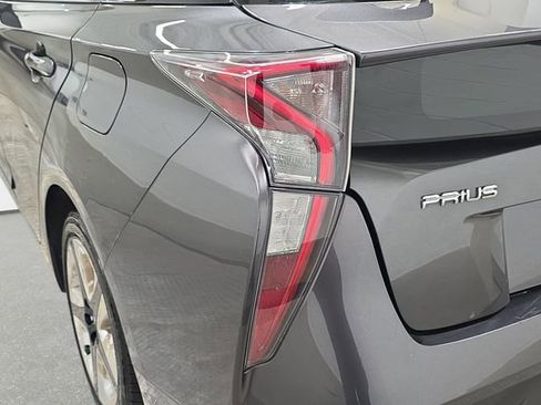 Used 2016 Toyota Prius Three Touring FWD image 32