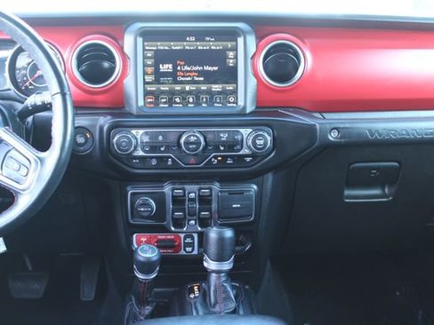 Used 2022 Jeep Wrangler Unlimited Rubicon w/ LED Lighting Group AWD/4WD image 18