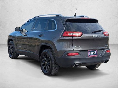 Used 2017 Jeep Cherokee Latitude w/ Cold Weather Group image 8