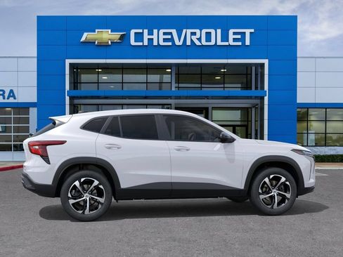 New 2026 Chevrolet Trax RS w/ Driver Confidence Package FWD image 5