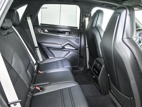New 2026 Porsche Cayenne GTS image 27