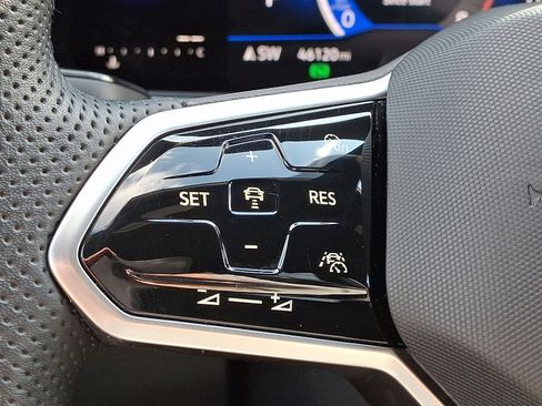 Used 2022 Volkswagen Tiguan SE R-Line image 23