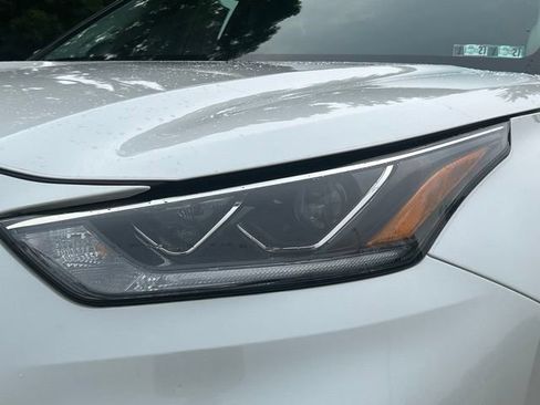 Used 2021 Toyota Highlander Limited AWD/4WD image 12