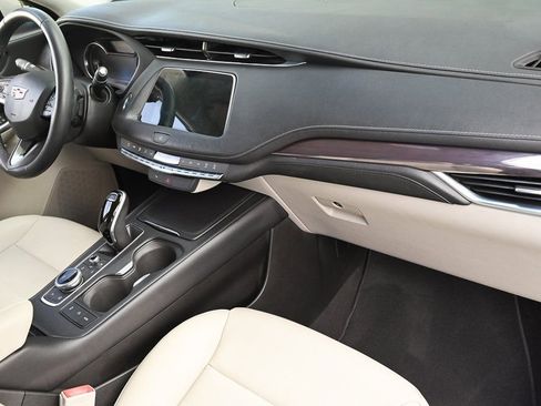 Used 2021 Cadillac XT4 Luxury FWD image 17