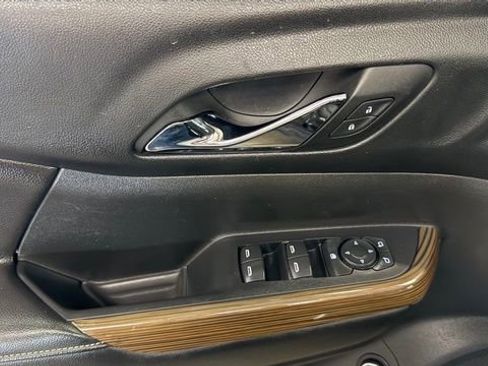 Used 2017 GMC Acadia SLE AWD/4WD image 13