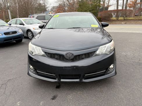Used 2013 Toyota Camry SE w/ Leather Pkg image 2