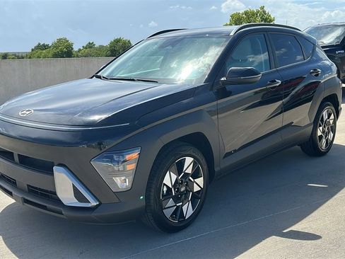 Certified 2025 Hyundai Kona SEL FWD image 8