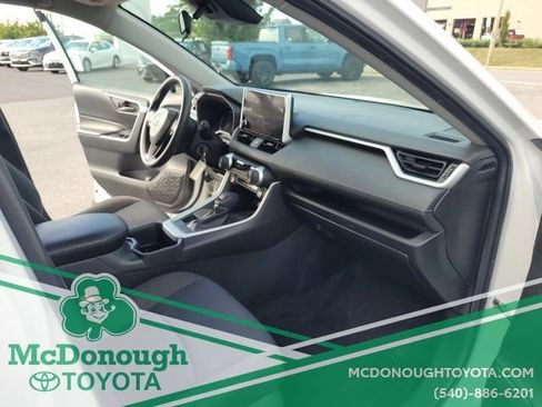 Used 2024 Toyota RAV4 LE AWD/4WD image 20