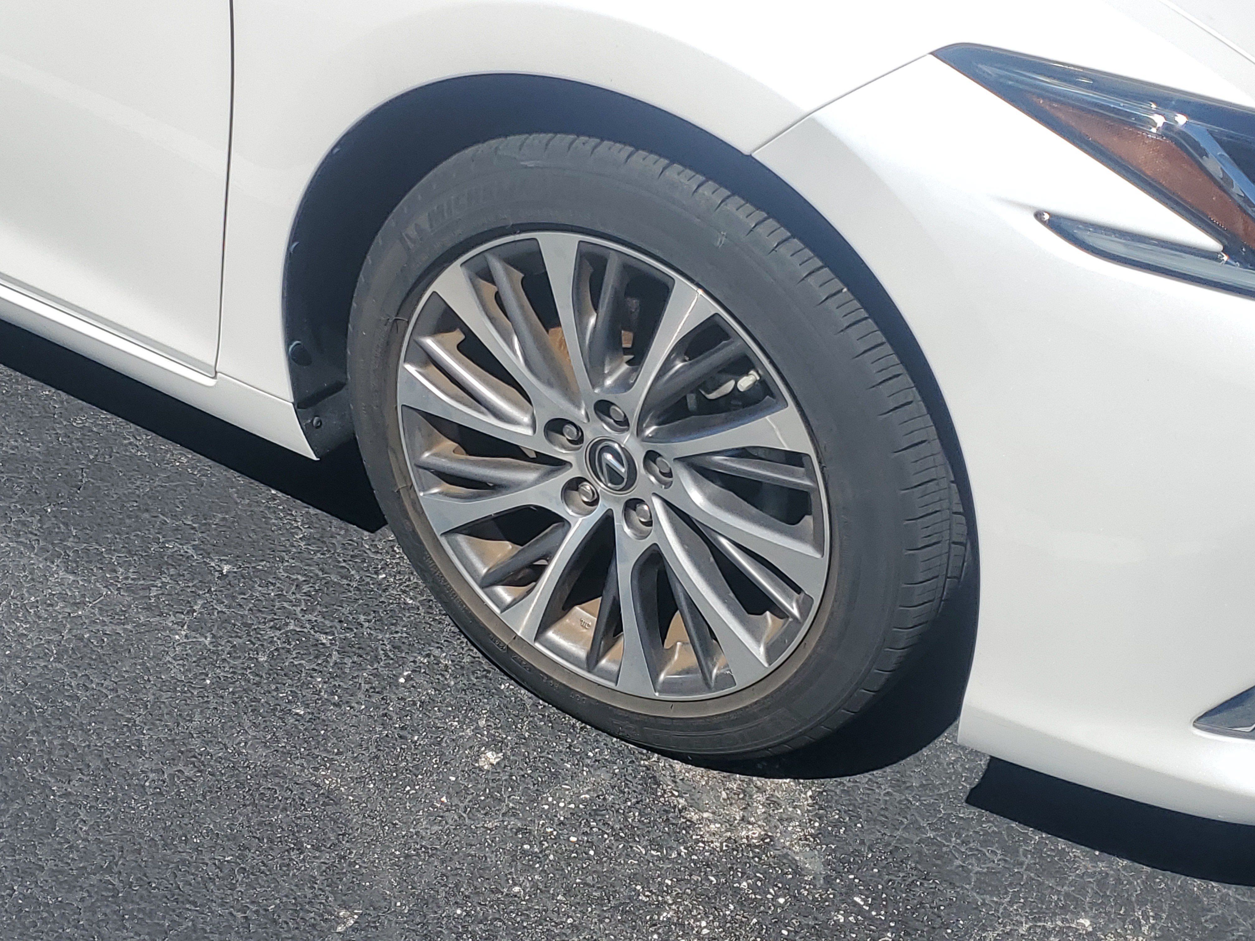 Used 2019 Lexus ES 350 w/ Premium Package FWD image 2
