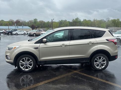 Used 2017 Ford Escape SE AWD/4WD image 4