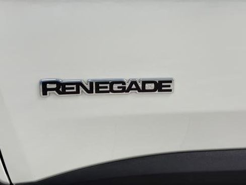 Used 2023 Jeep Renegade Latitude w/ Sun & Fun Group AWD/4WD image 34