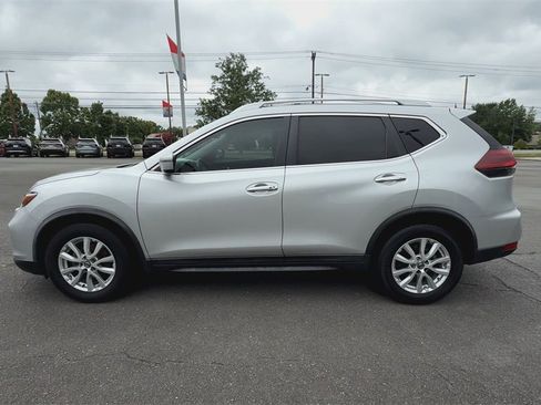 Used 2018 Nissan Rogue SV image 6