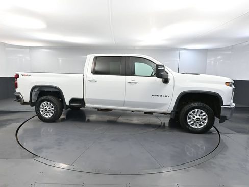 Used 2023 Chevrolet Silverado 2500 LT AWD/4WD image 4