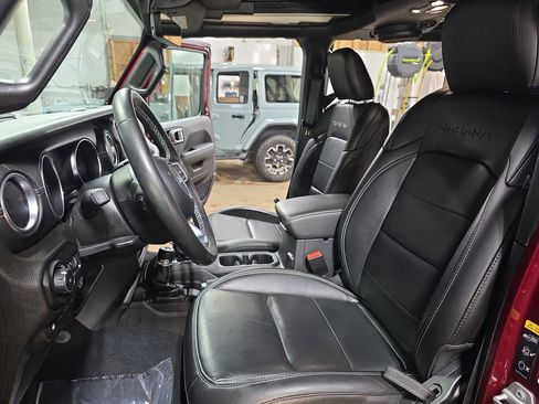 Used 2022 Jeep Wrangler Unlimited Sahara w/ Cold Weather Group image 14