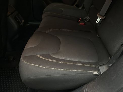 Used 2016 Jeep Cherokee Latitude w/ Cold Weather Group AWD/4WD image 13