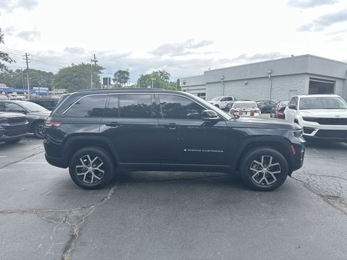 Used 2024 Jeep Grand Cherokee Limited AWD/4WD image 10