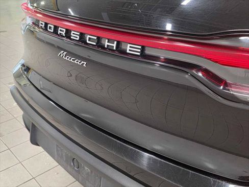 Used 2024 Porsche Macan AWD/4WD image 14