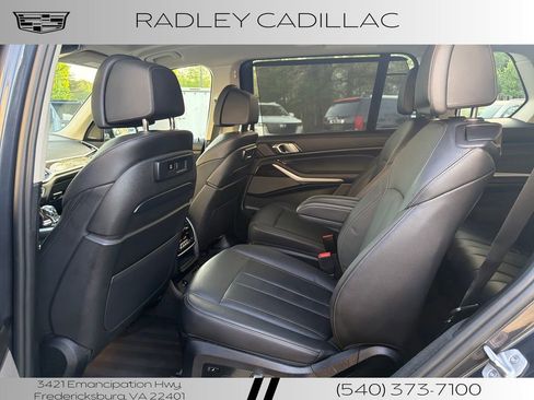 Used 2021 BMW X7 xDrive40i w/ Executive Package image 11