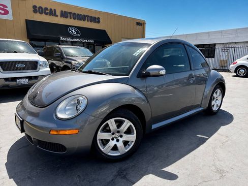 Used 2007 Volkswagen Beetle Coupe w/ Package 1 FWD image 2