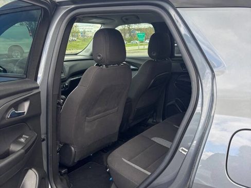 Used 2022 Chevrolet TrailBlazer LT FWD image 2