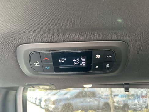 New 2026 Chrysler Pacifica Limited image 37