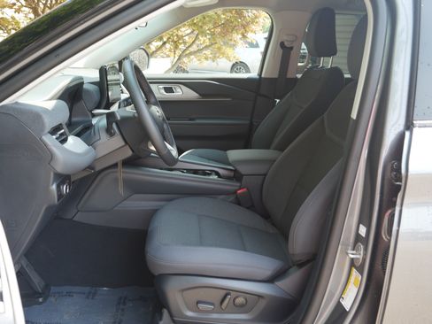 Used 2026 Ford Explorer Active AWD/4WD image 3