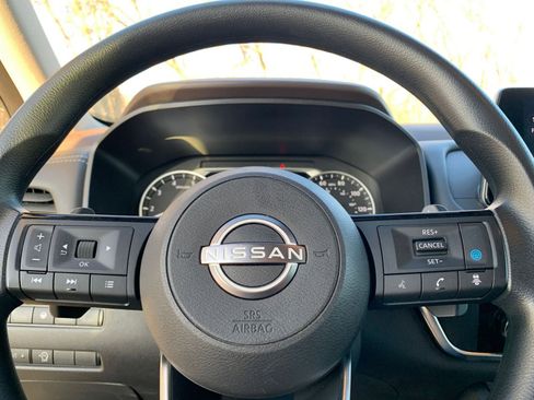 Used 2023 Nissan Rogue SV image 28