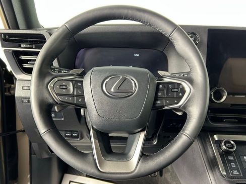 Used 2025 Lexus GX 550 image 32