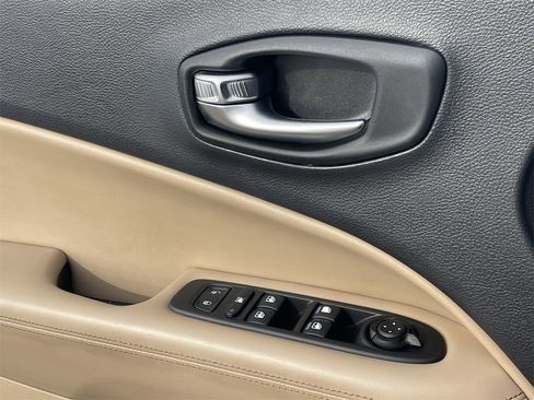 Used 2018 Jeep Compass Sport image 20