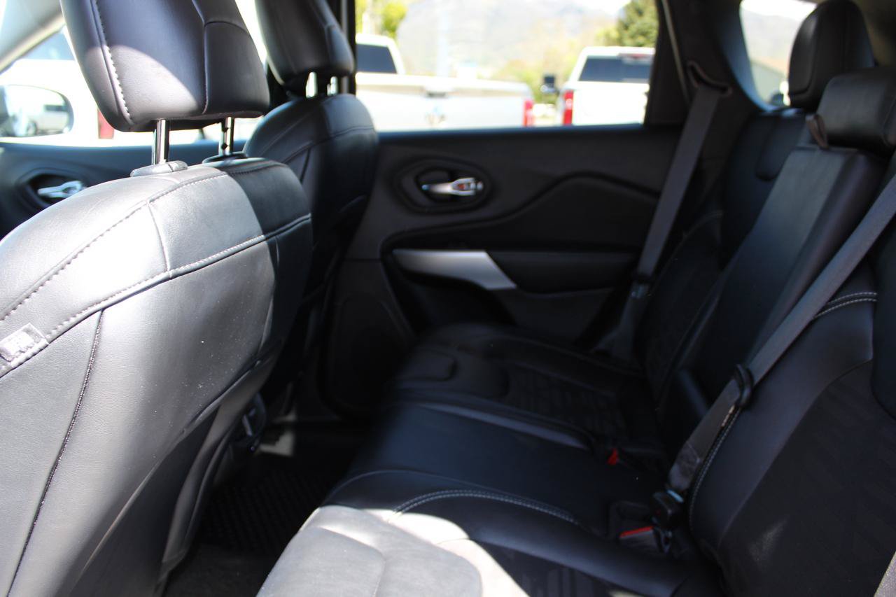 Used 2022 Jeep Cherokee Latitude w/ Sun & Sound Group AWD/4WD image 50