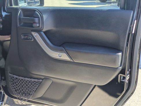 Used 2018 Jeep Wrangler Unlimited Sport S image 27