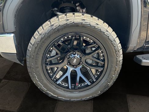 Certified 2025 GMC Sierra 1500 SLT AWD/4WD image 9