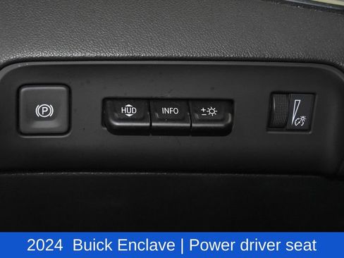 Used 2024 Buick Enclave Premium image 9