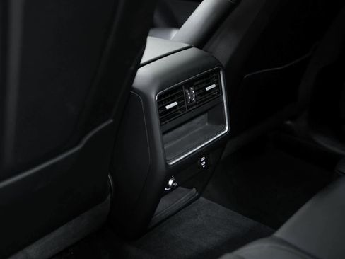 Certified 2023 Porsche Cayenne Platinum Edition w/ Assistance Package image 27