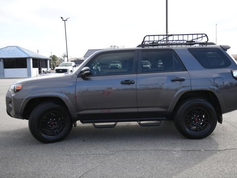 Used 2021 Toyota 4Runner Venture w/ Moonroof Package image 10