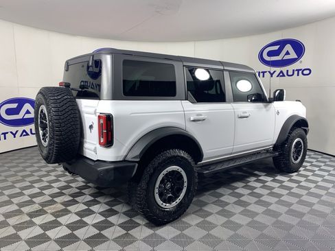 Used 2023 Ford Bronco Outer Banks w/ Sasquatch Package image 3