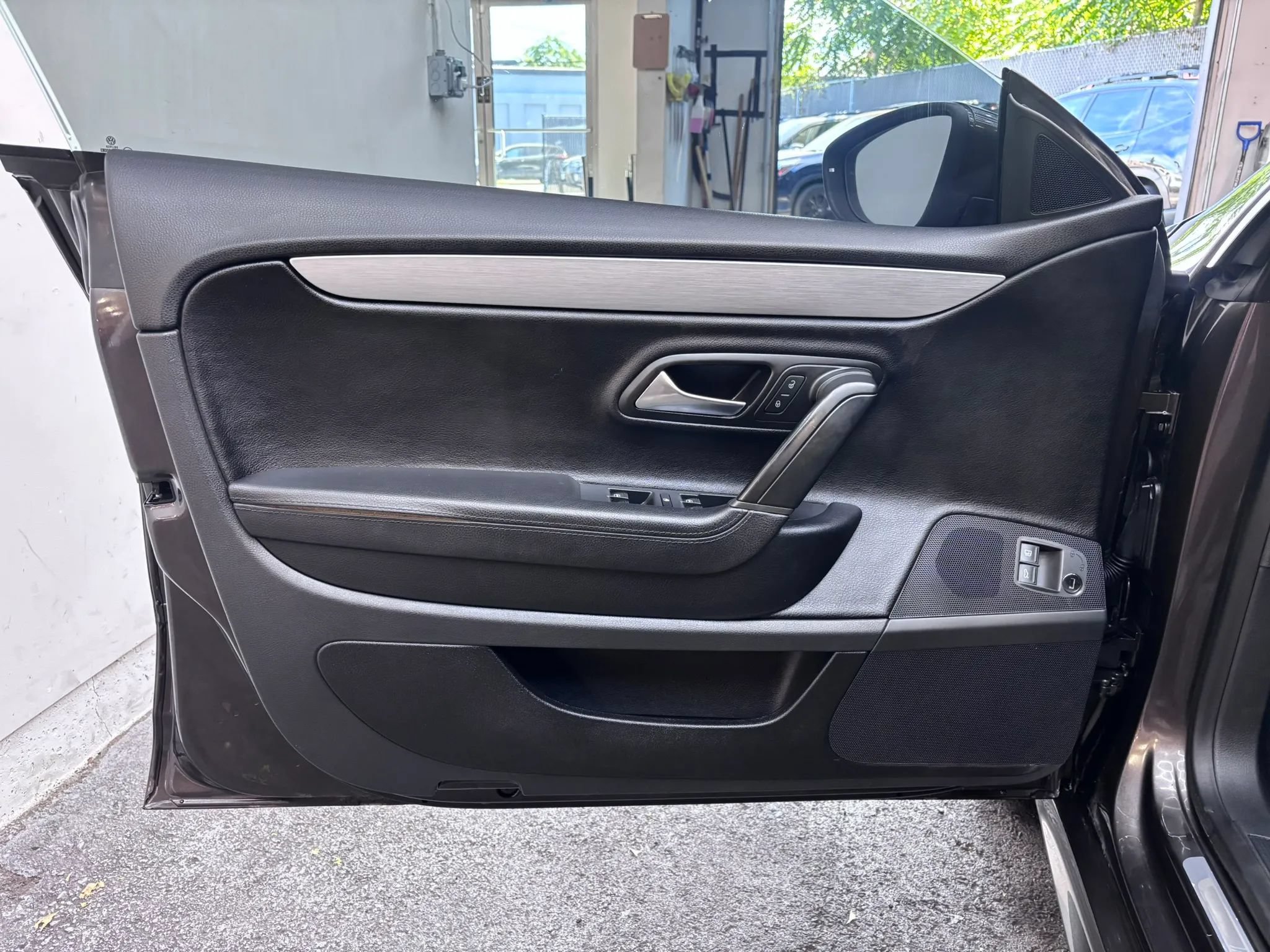 Used 2014 Volkswagen CC R-Line FWD image 18